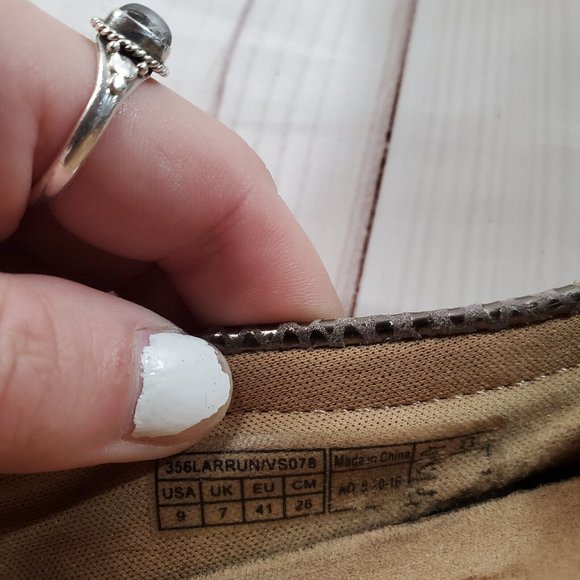 Vionic Flats Loafers 9 Womens Comfort Shoes Silver Gray Metallic Leather Slip On - Picture 7 of 10